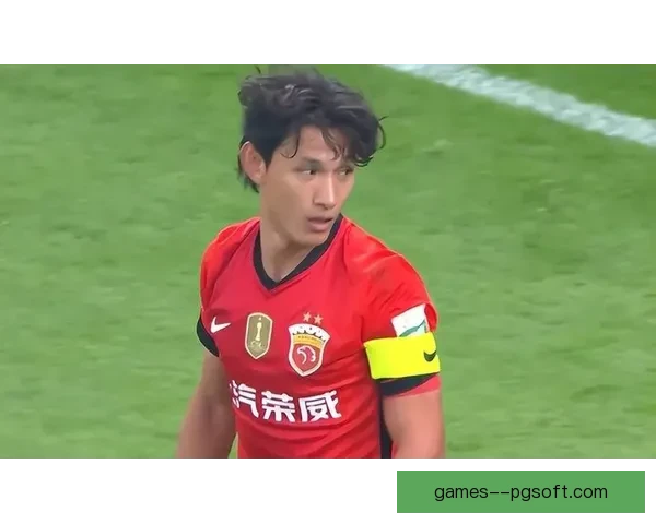 王燊超左右两翼灵活切换展现上海海港老将稳健实力